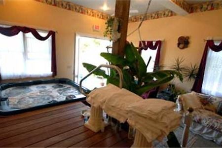 The Lion And The Rose Bed & Breakfast Whitefield Экстерьер фото