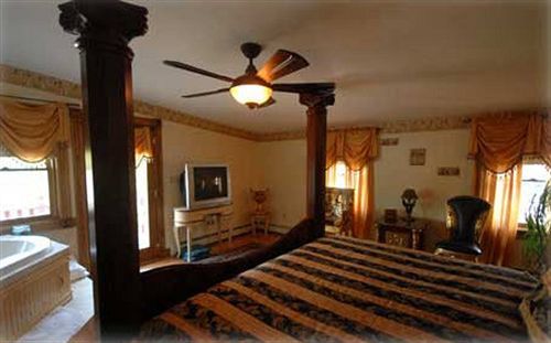 The Lion And The Rose Bed & Breakfast Whitefield Экстерьер фото