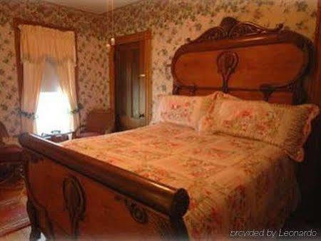 The Lion And The Rose Bed & Breakfast Whitefield Номер фото