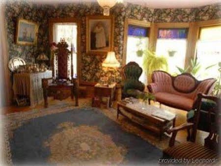 The Lion And The Rose Bed & Breakfast Whitefield Интерьер фото